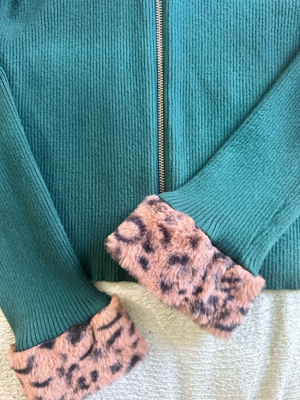 Women’s Green Zip-Front Jacket with Pink Leopard Faux-Fur Trim - Picture 2 of 4